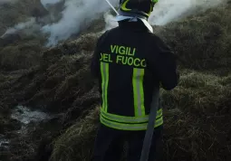 Spegnimento incendi, il principale impoegno dei Pompieri, ma non l'unico. Oggi rispondono alle chiamate del 115 per il soccorso tecnico urgente